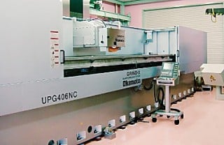 大型超精密平面研削盤（UPG406NC）
